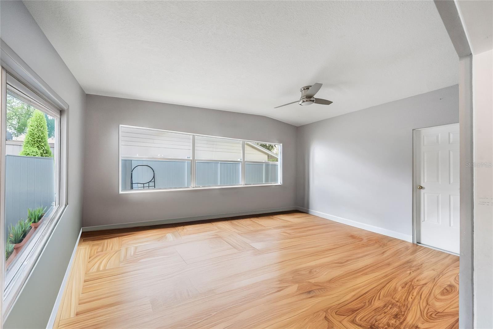 Image 8 of 18 For 4530 Loring Place