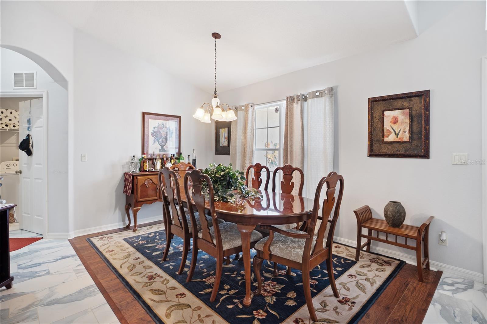 Image 7 of 35 For 27437 Desert Rose Court