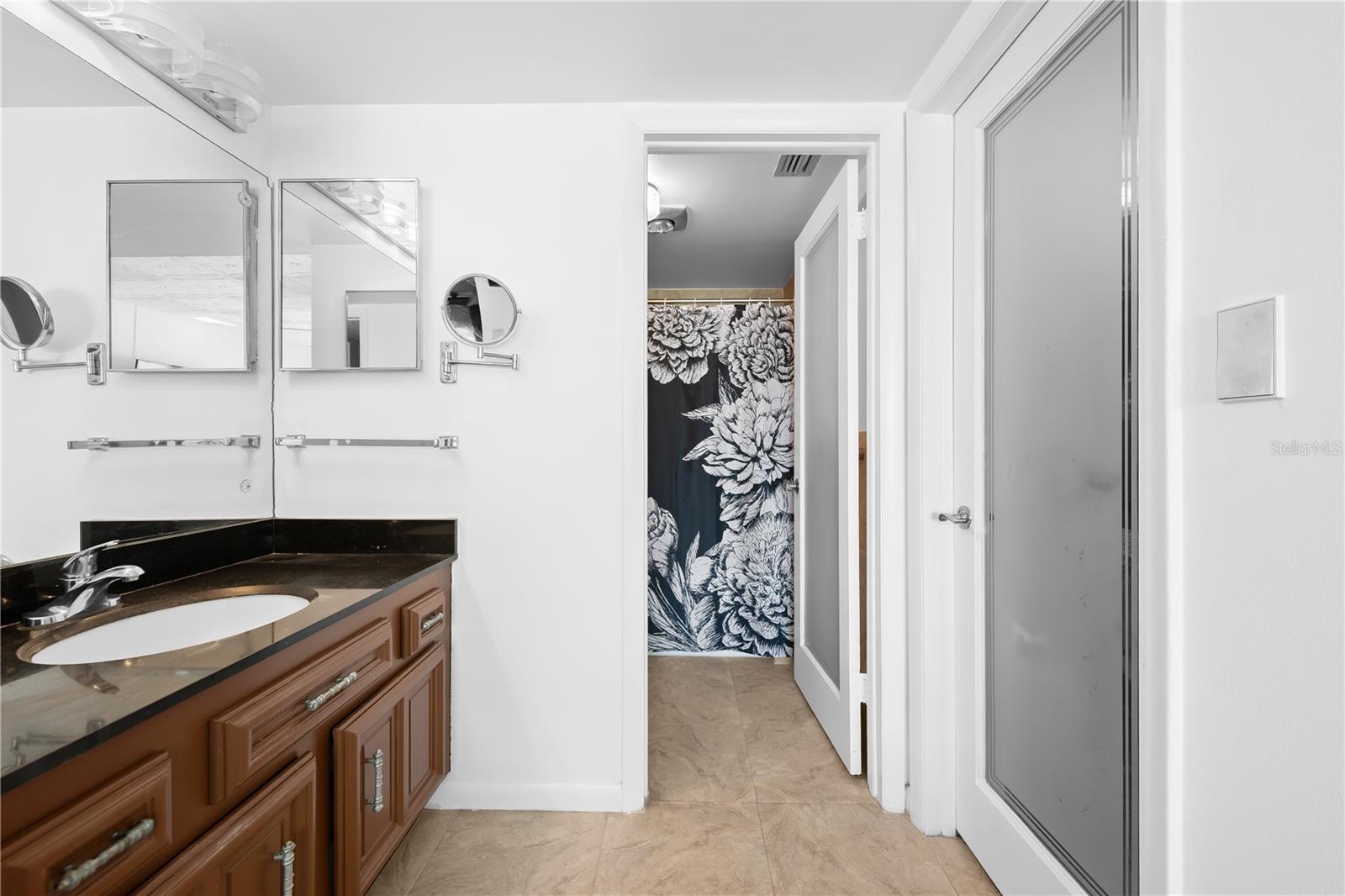 Image 22 of 26 For 3900 Galt Ocean Dr.  105