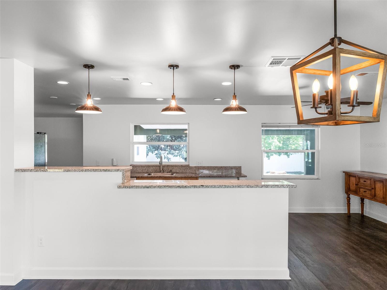 Image 10 of 41 For 618 Aldama Court