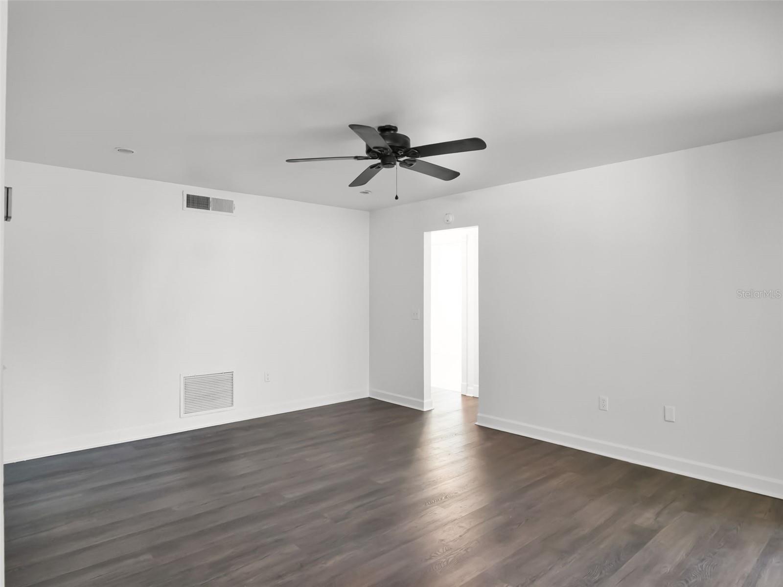 Image 17 of 41 For 618 Aldama Court