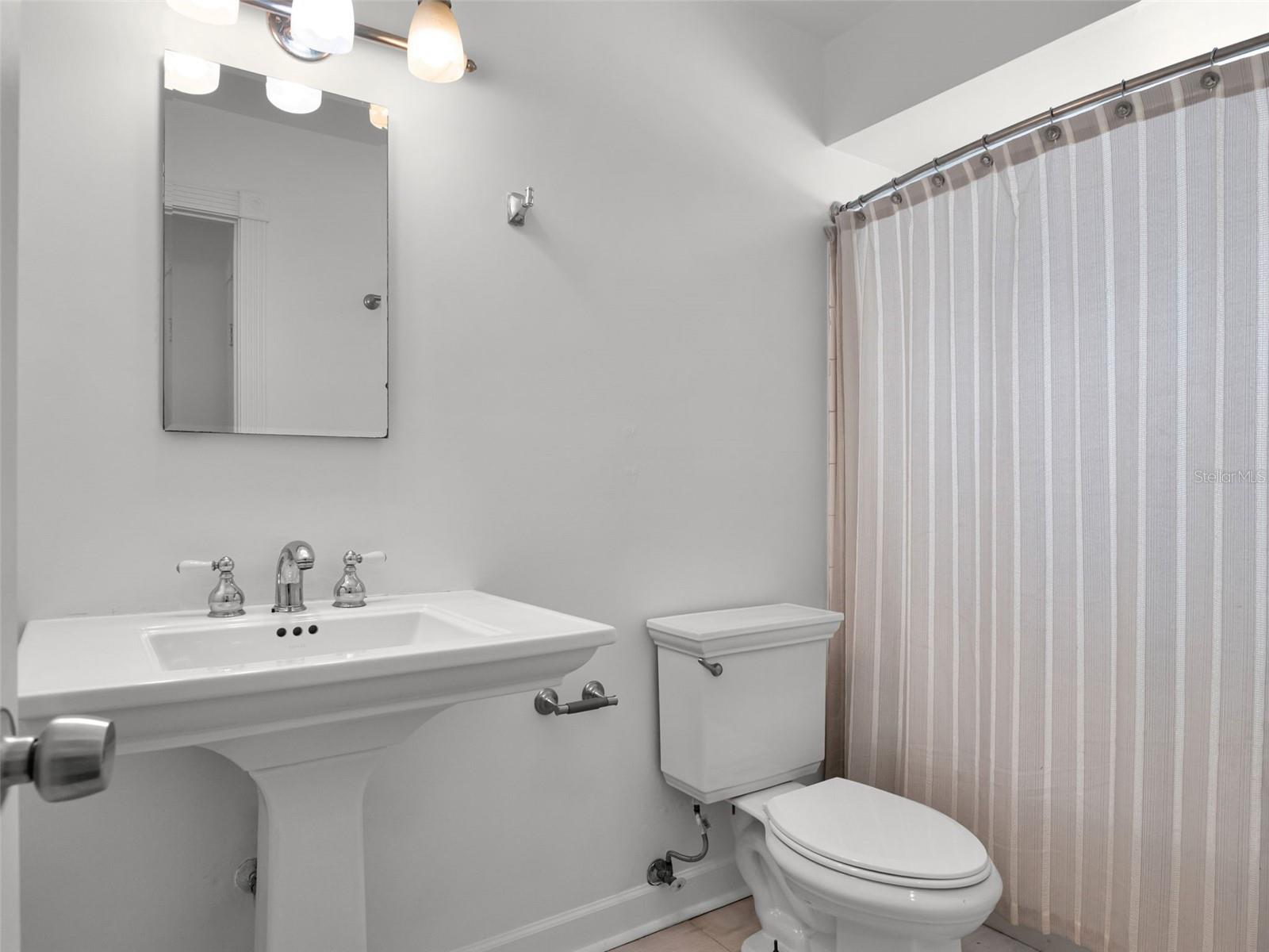Image 22 of 41 For 618 Aldama Court