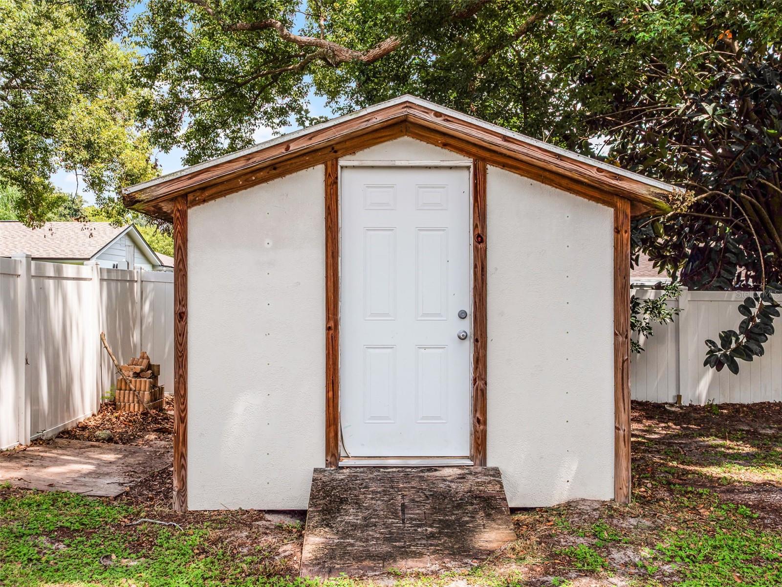Image 33 of 41 For 618 Aldama Court