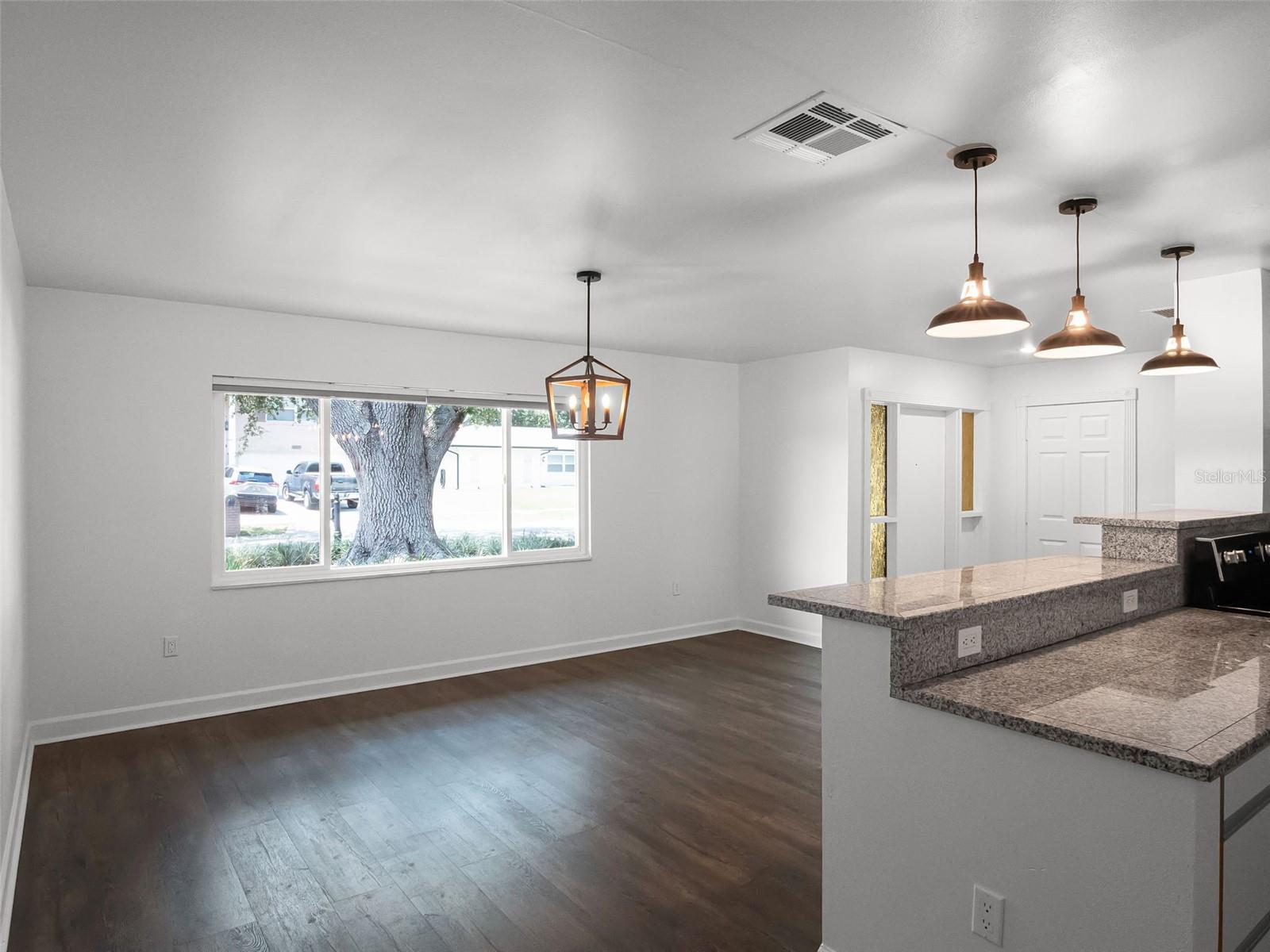 Image 8 of 41 For 618 Aldama Court