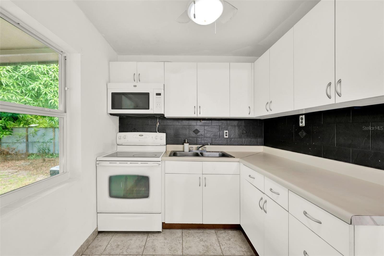 Image 7 of 20 For 300 Glenwood Avenue
