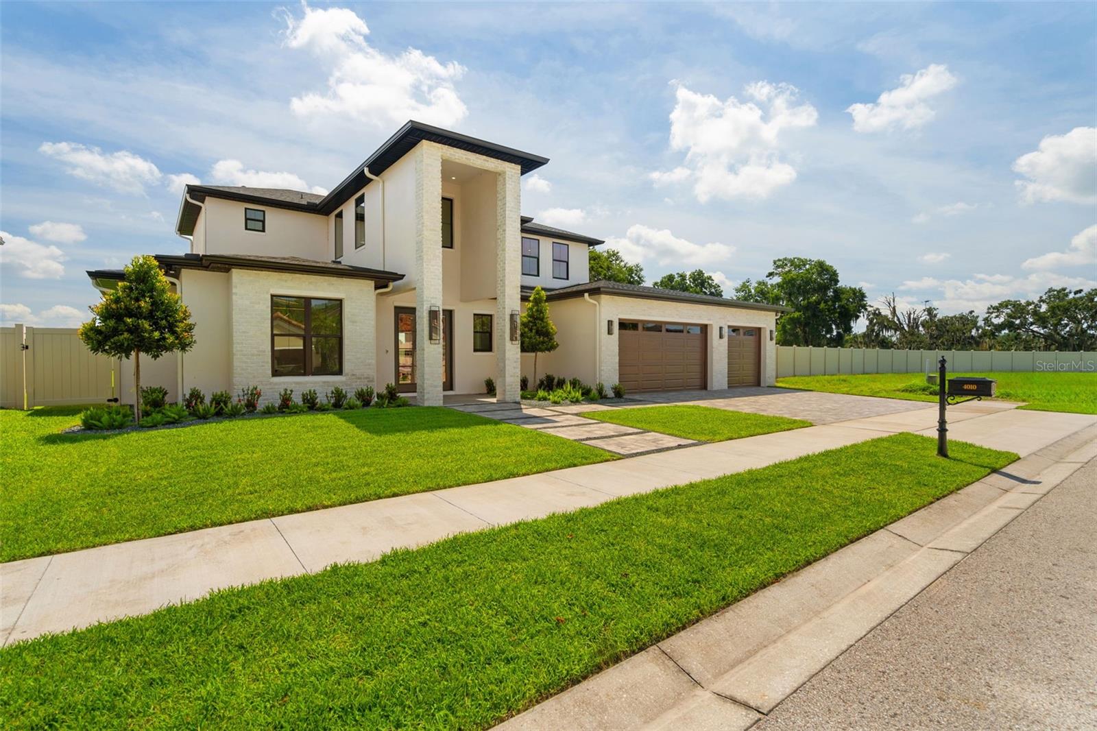 Image 3 of 70 For 4010 Isle Vista Avenue
