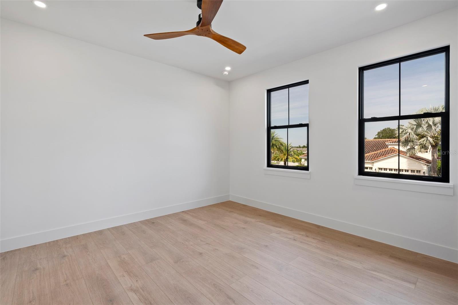 Image 60 of 70 For 4010 Isle Vista Avenue