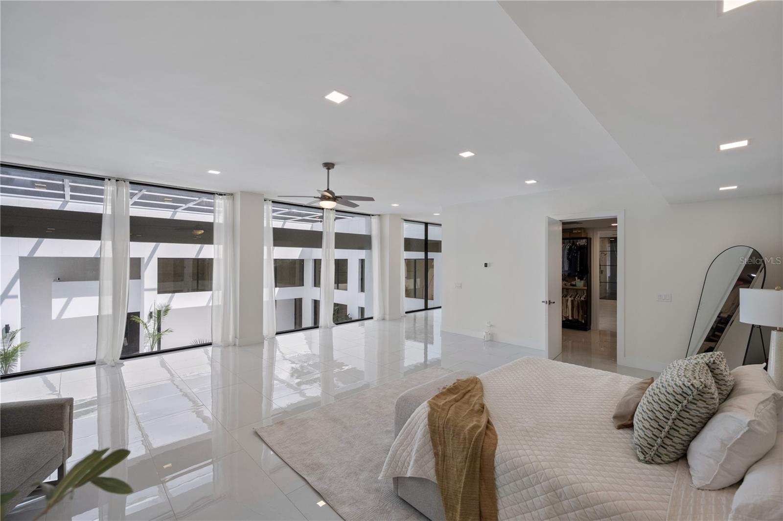 Image 23 of 65 For 808 Sweetwater Club Boulevard