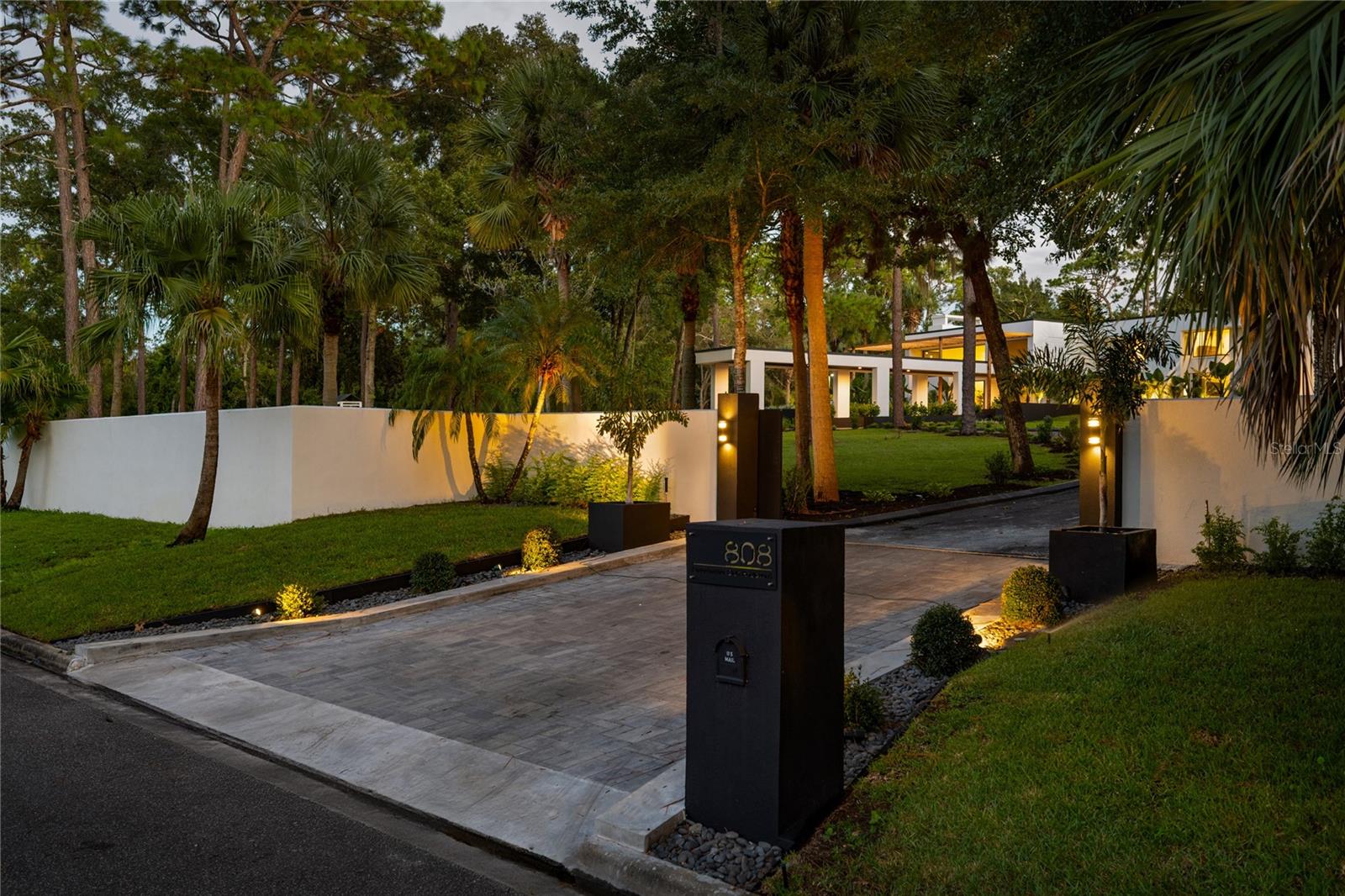 Image 3 of 65 For 808 Sweetwater Club Boulevard