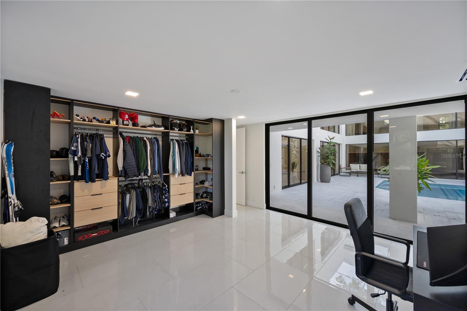 Image 30 of 65 For 808 Sweetwater Club Boulevard