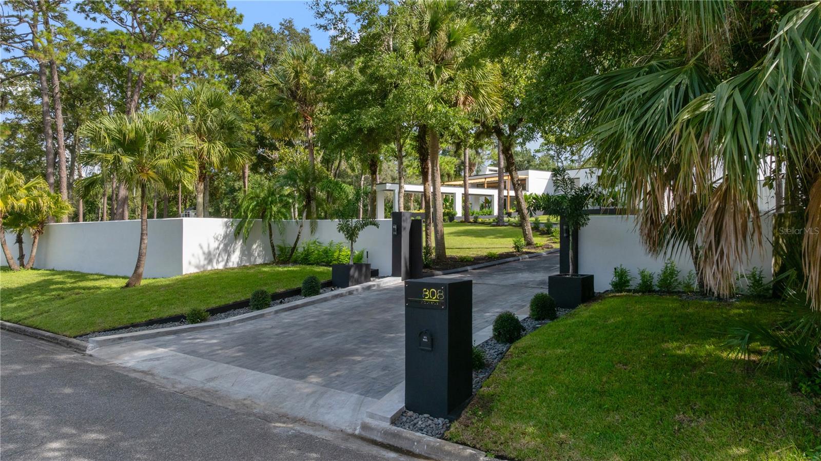 Image 4 of 65 For 808 Sweetwater Club Boulevard