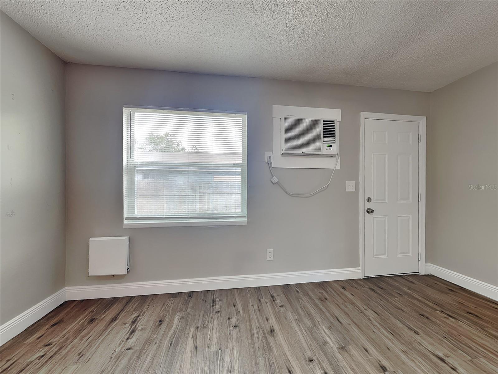 Image 3 of 12 For 3216 48th Street B
