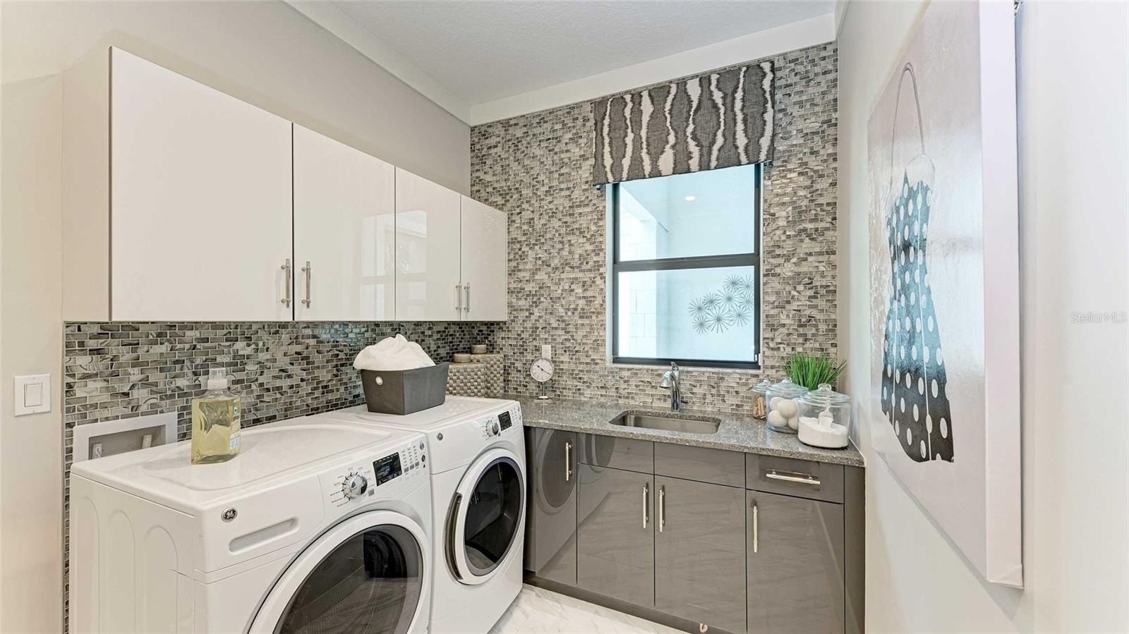 Image 25 of 44 For 4918 Kiva Circle