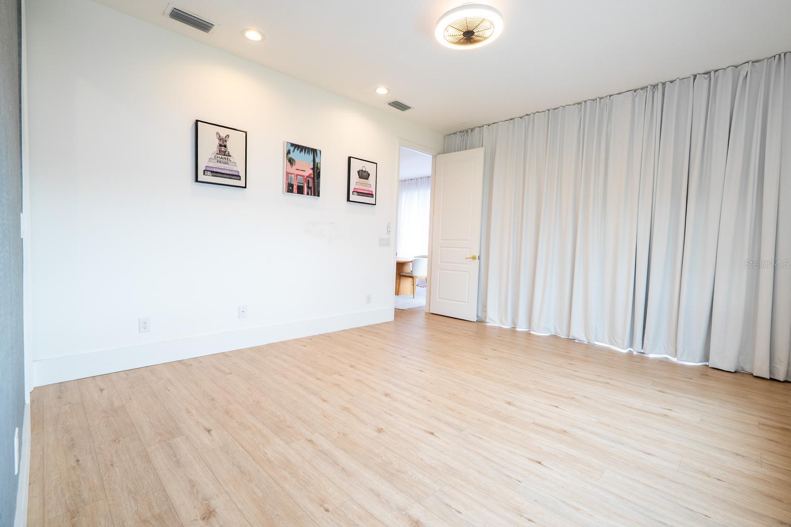 Image 24 of 36 For 8118 Firenze Boulevard