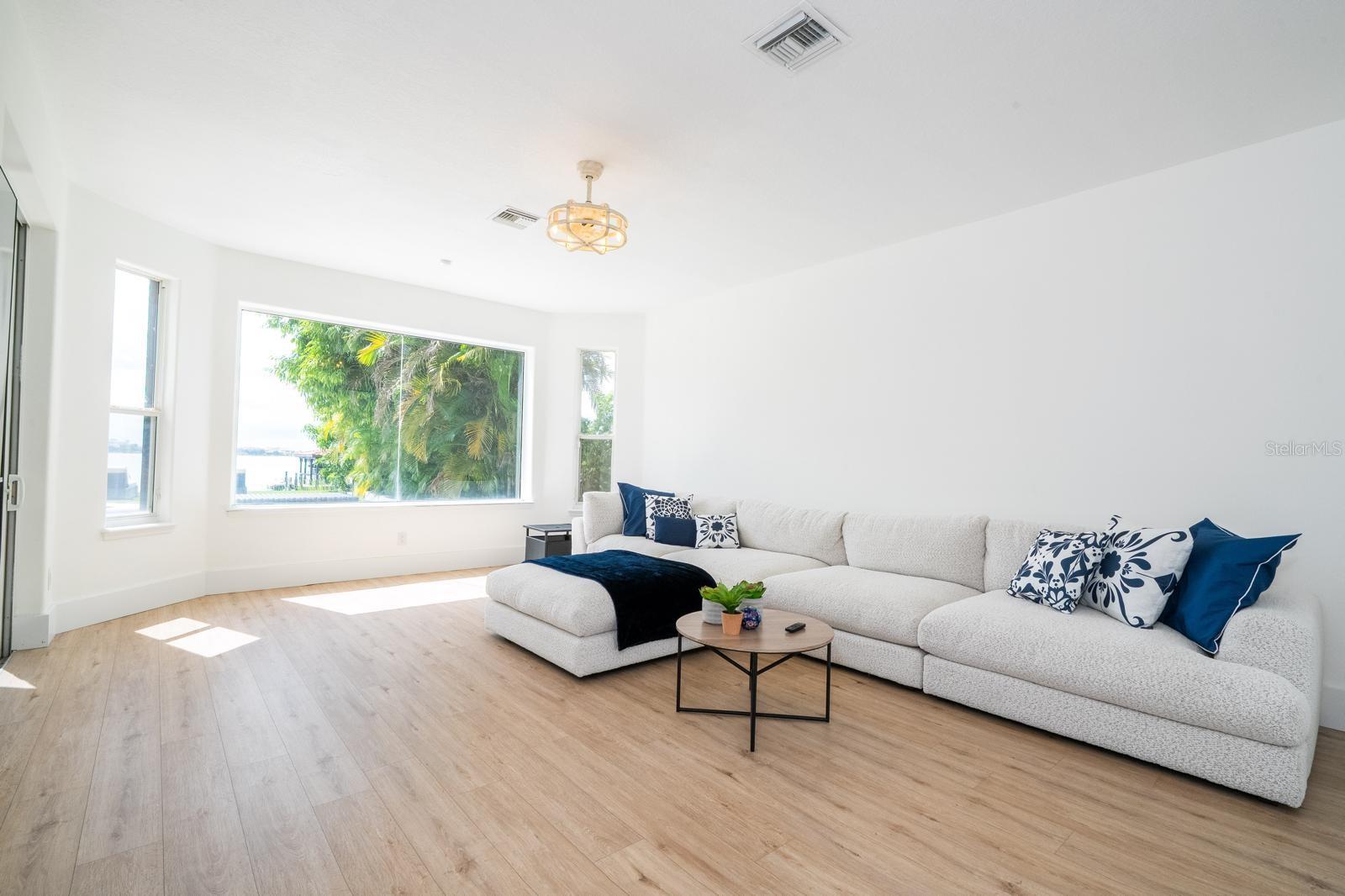 Image 28 of 36 For 8118 Firenze Boulevard