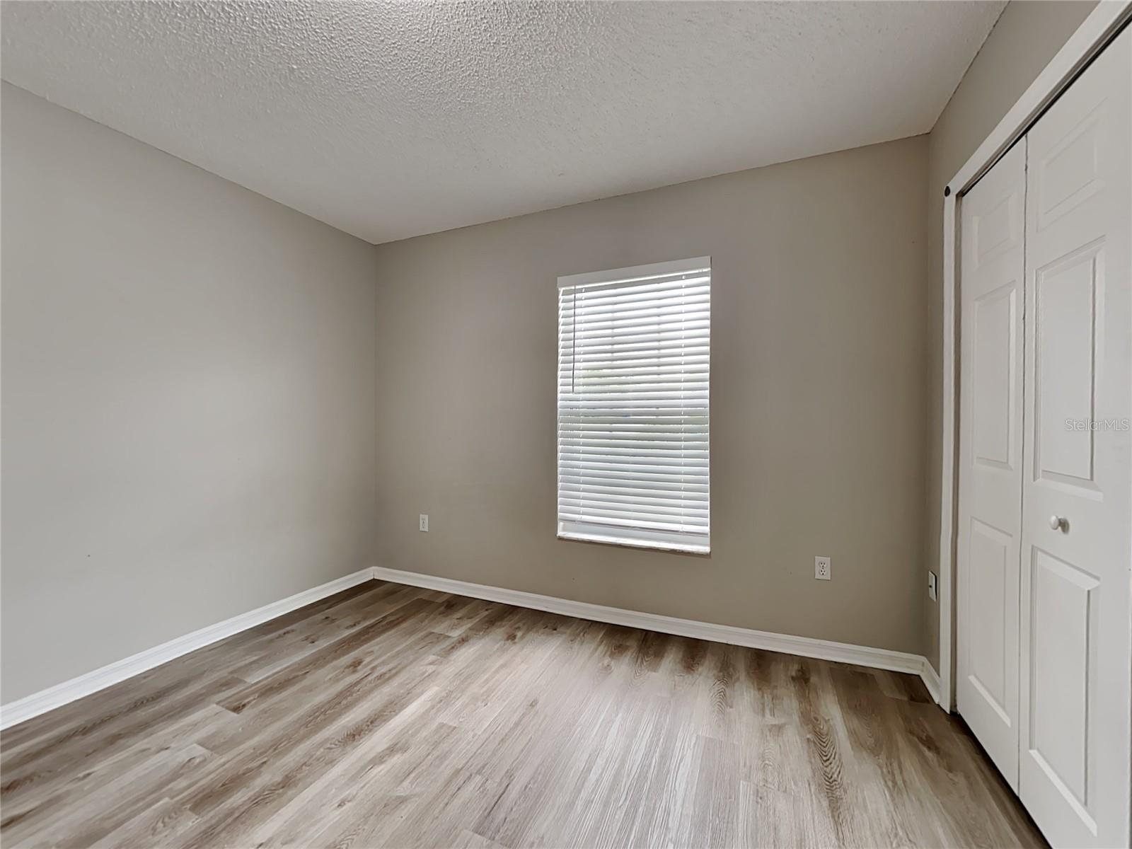 Listing photo id 9 for 12037 Cavern Road