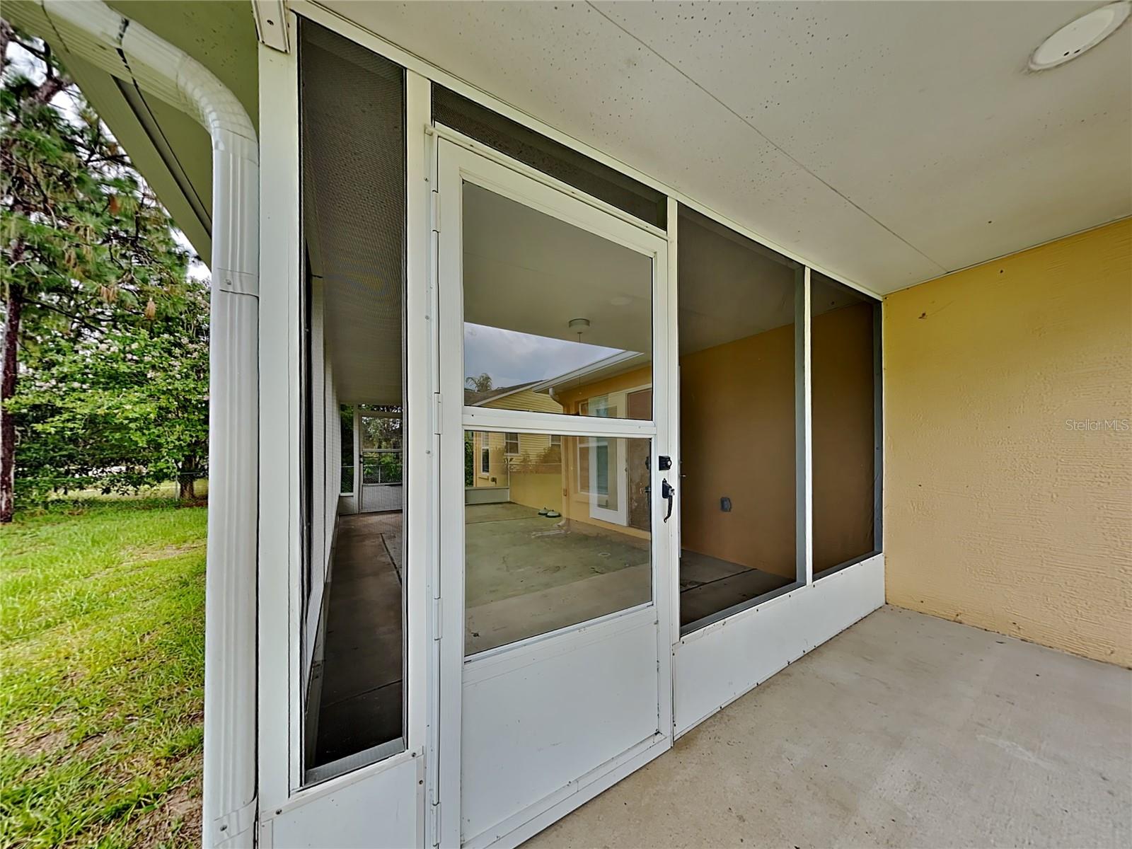Listing photo id 13 for 12037 Cavern Road