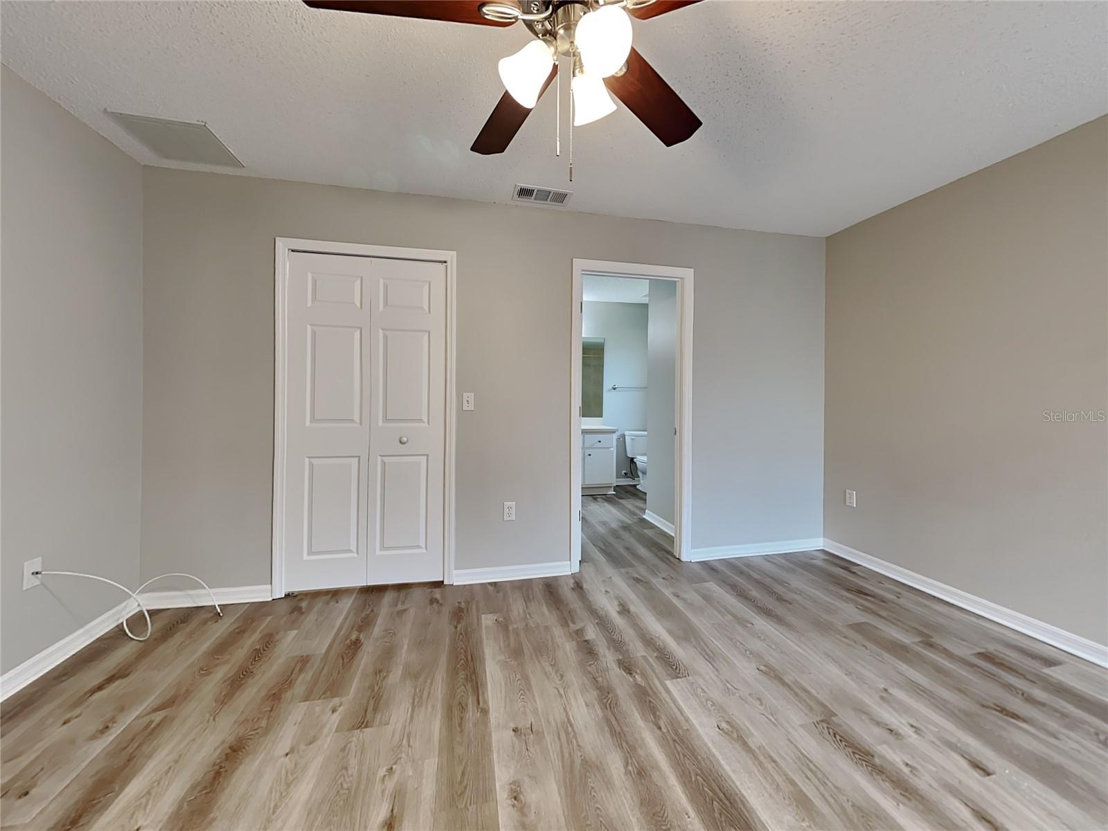 Listing photo id 5 for 12037 Cavern Road