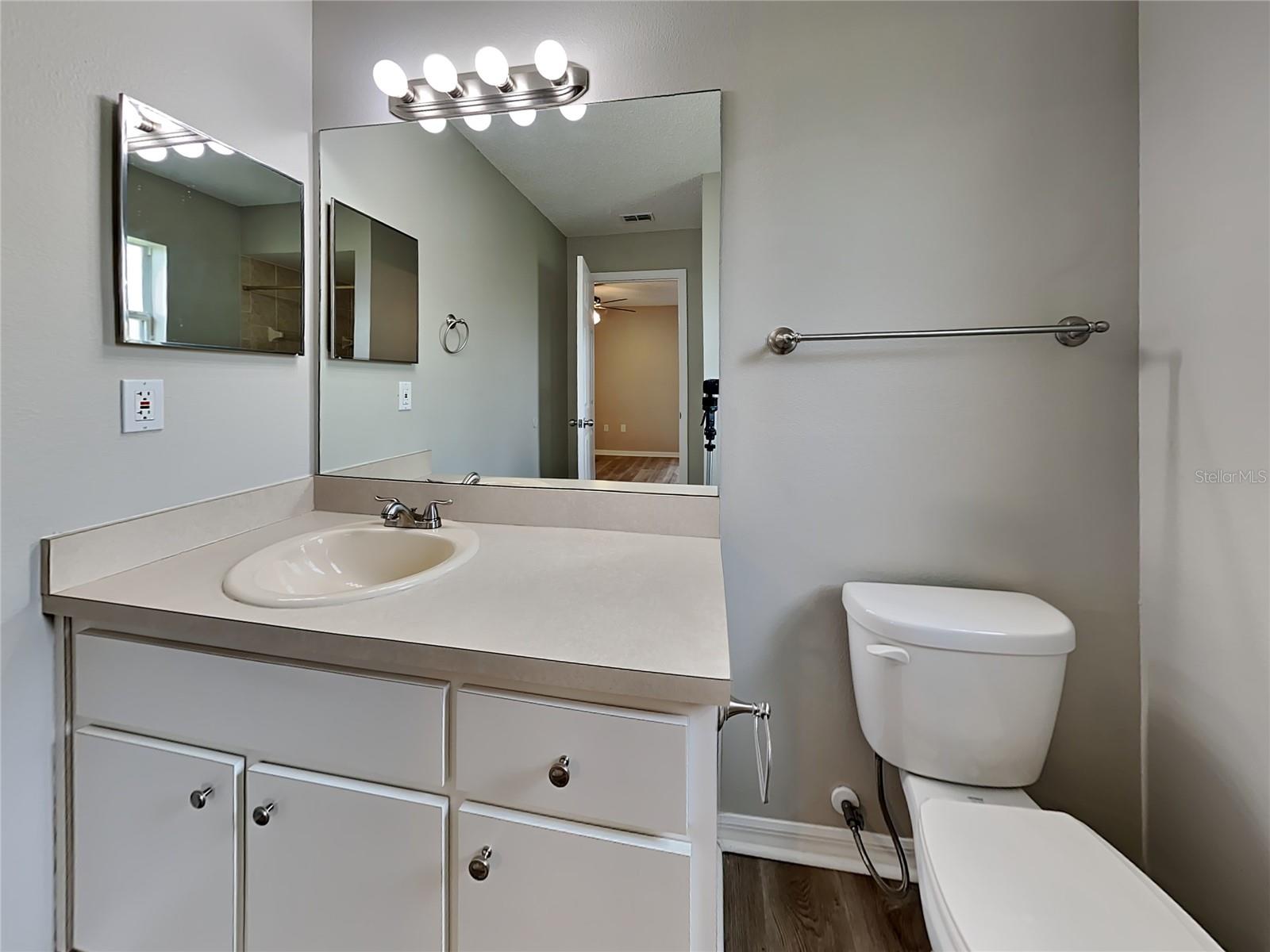 Listing photo id 6 for 12037 Cavern Road