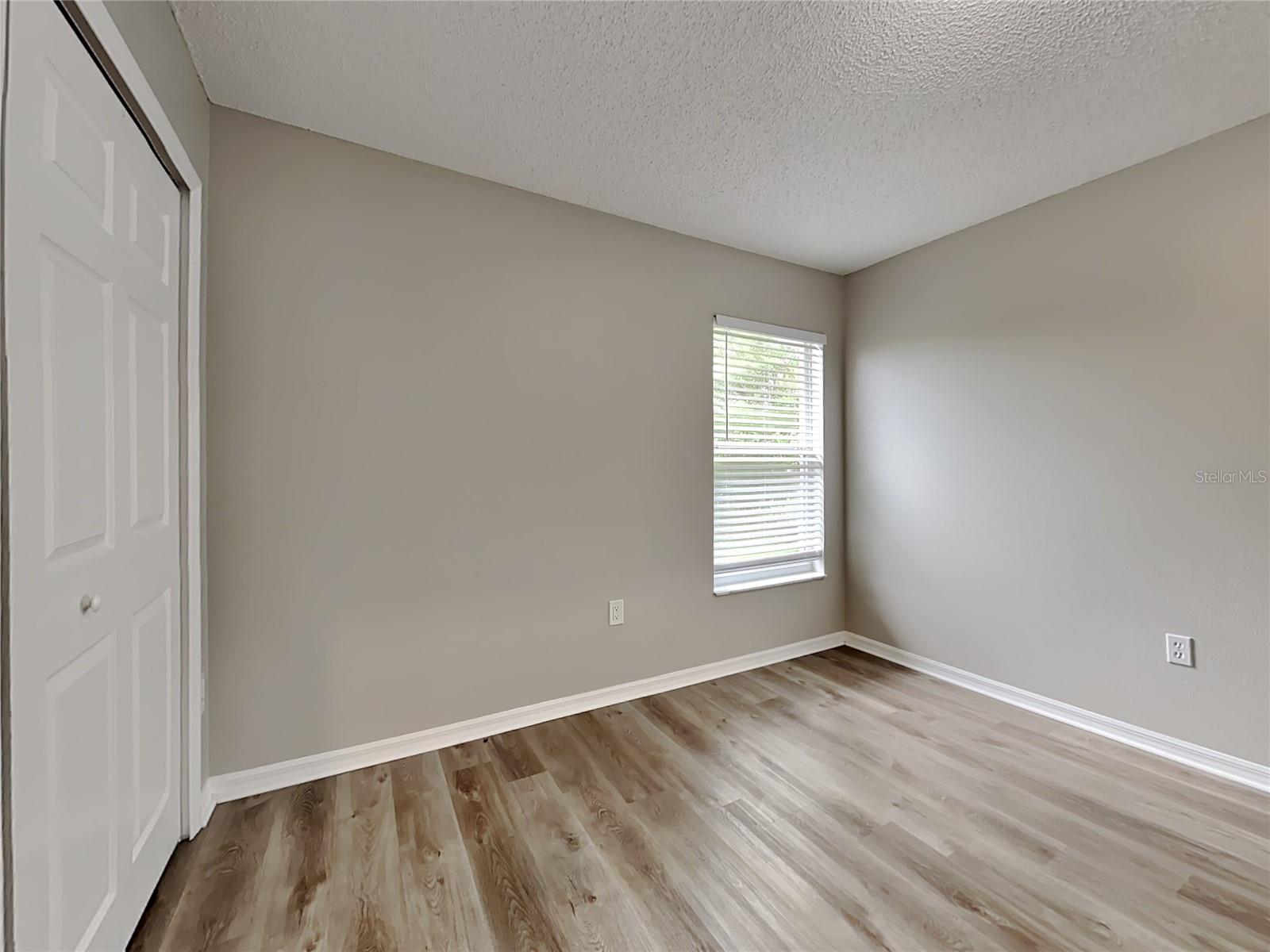 Listing photo id 7 for 12037 Cavern Road