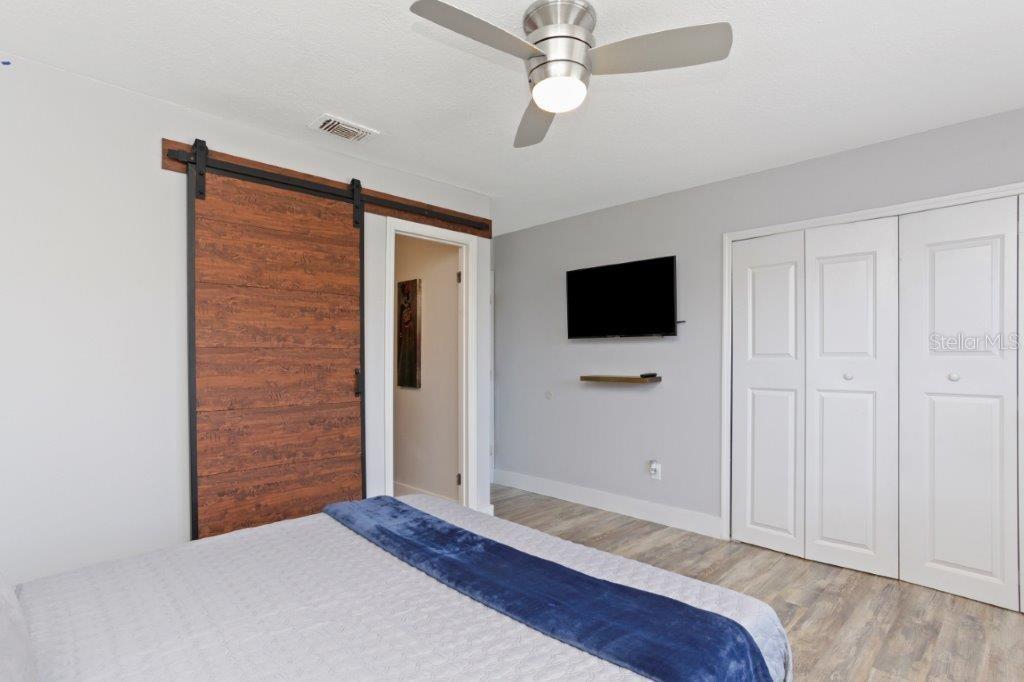Image 23 of 37 For 3254 Oak Lake Place 137