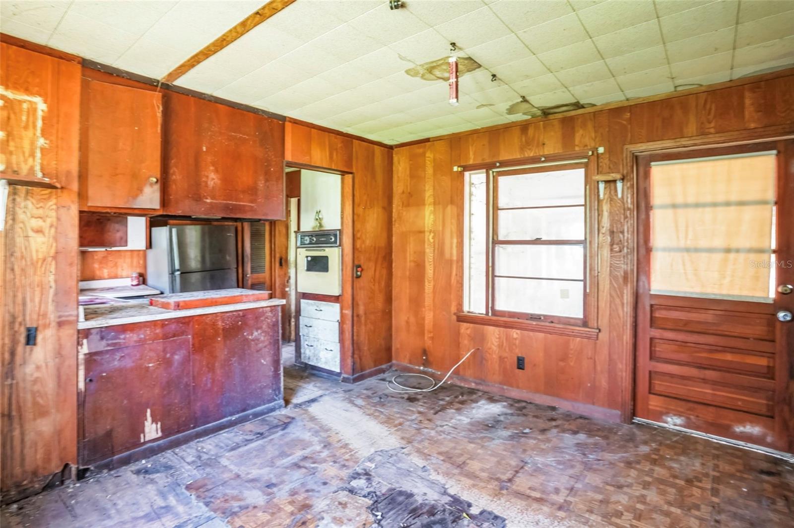 Image 15 of 33 For 4324 Grove View Avenue
