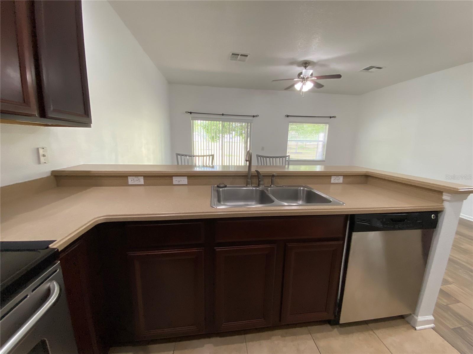 Image 11 of 59 For 10285 Park Commons Drive