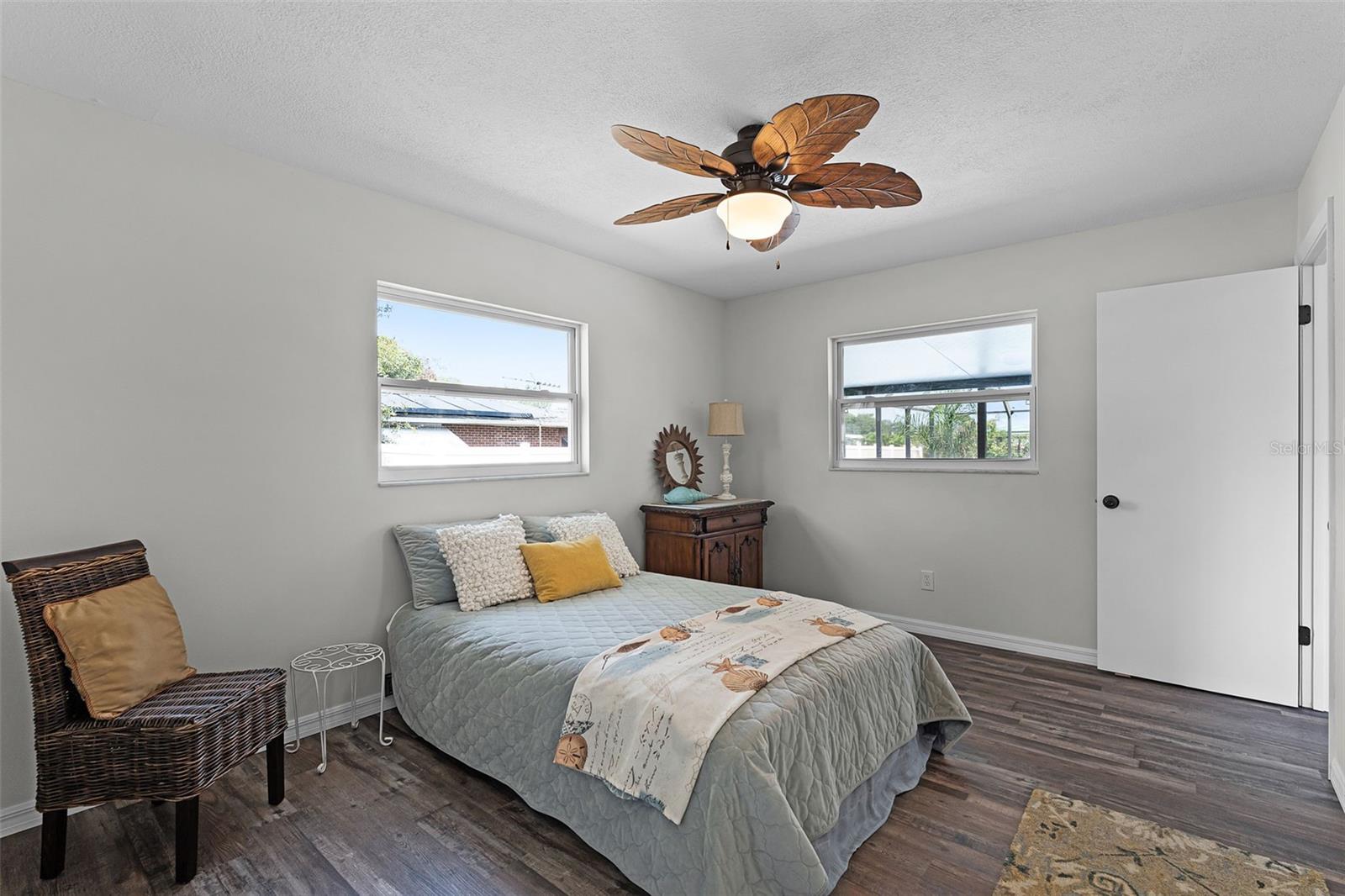 Image 10 of 33 For 1007 Crescent Parkway