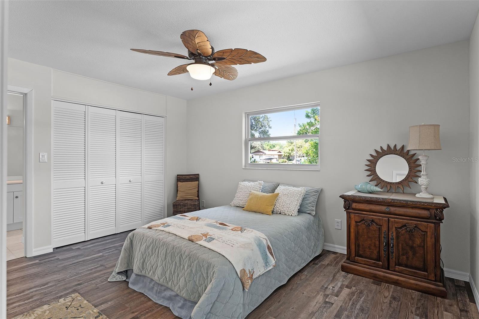 Image 11 of 33 For 1007 Crescent Parkway