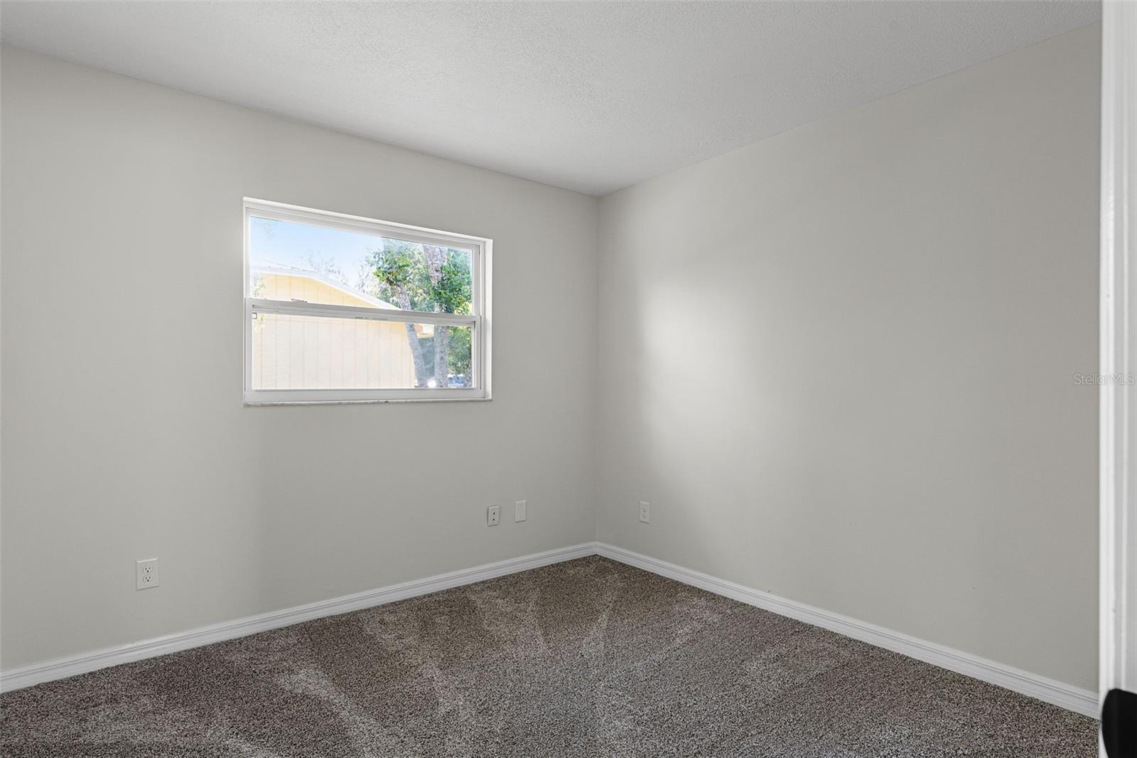 Image 14 of 33 For 1007 Crescent Parkway