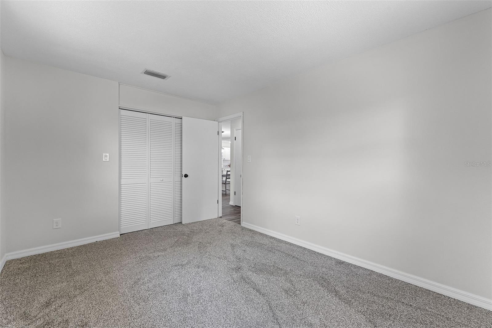 Image 16 of 33 For 1007 Crescent Parkway