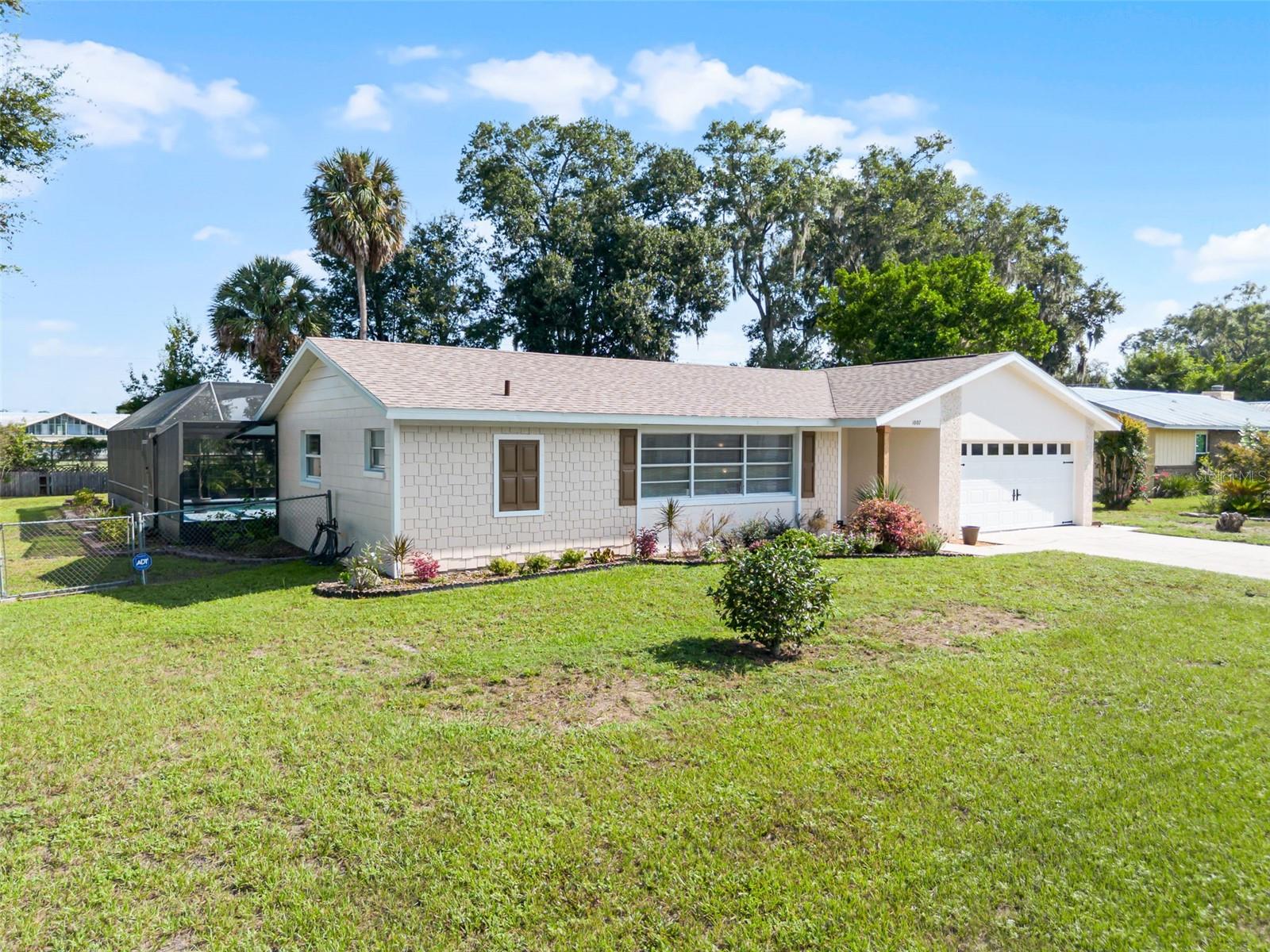 Image 2 of 33 For 1007 Crescent Parkway