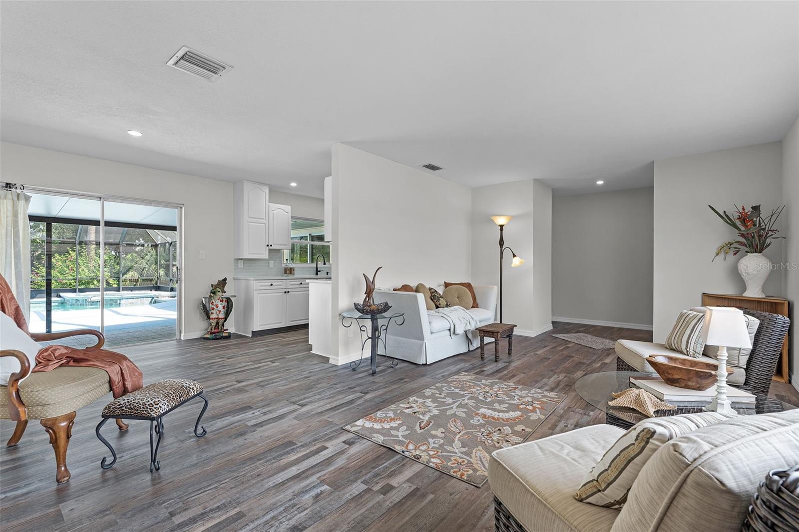 Image 3 of 33 For 1007 Crescent Parkway