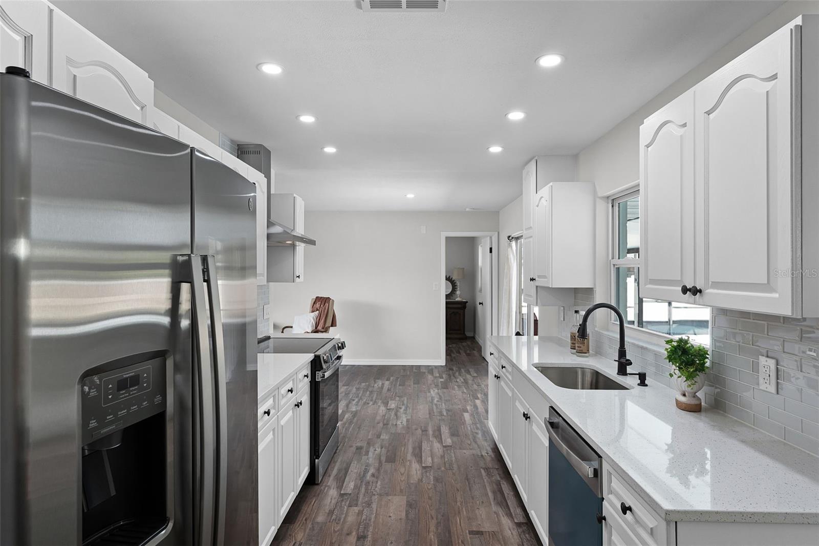 Image 5 of 33 For 1007 Crescent Parkway