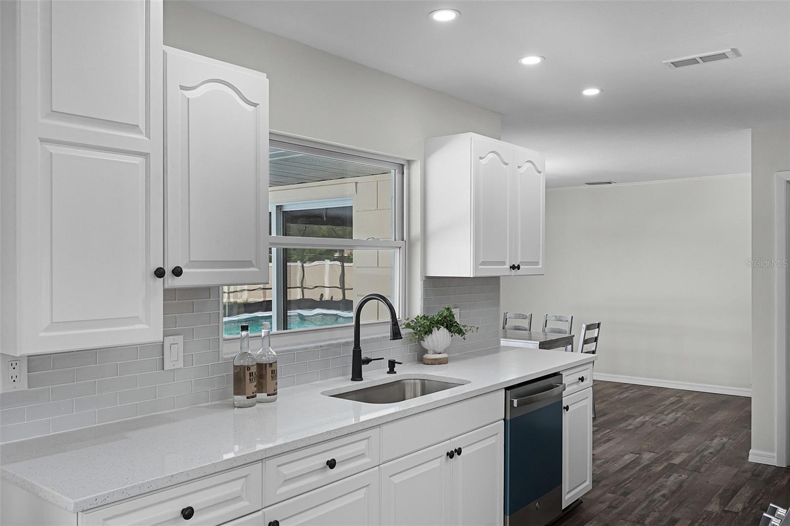 Image 7 of 33 For 1007 Crescent Parkway