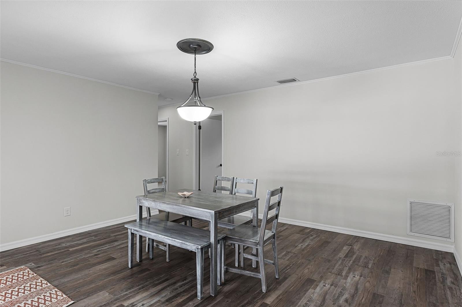 Image 8 of 33 For 1007 Crescent Parkway