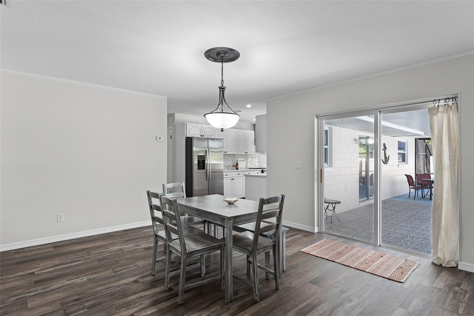 Image 9 of 33 For 1007 Crescent Parkway