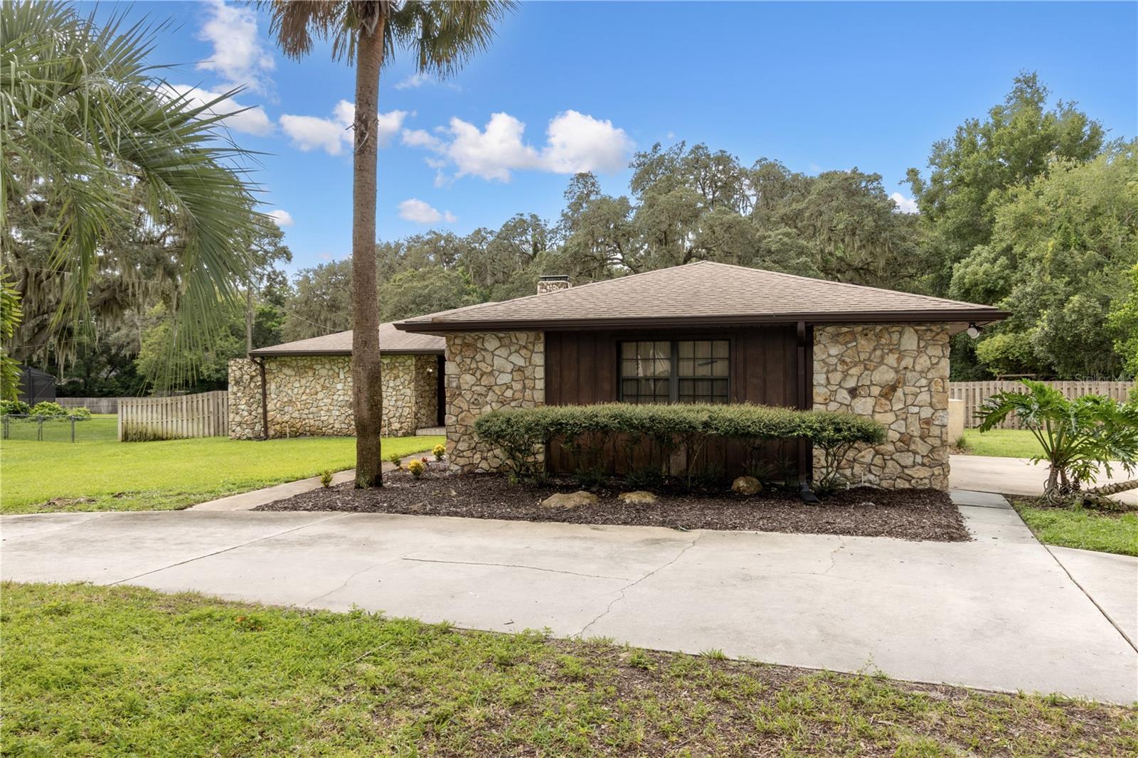 Image 4 of 74 For 1226 Foxtree Trail