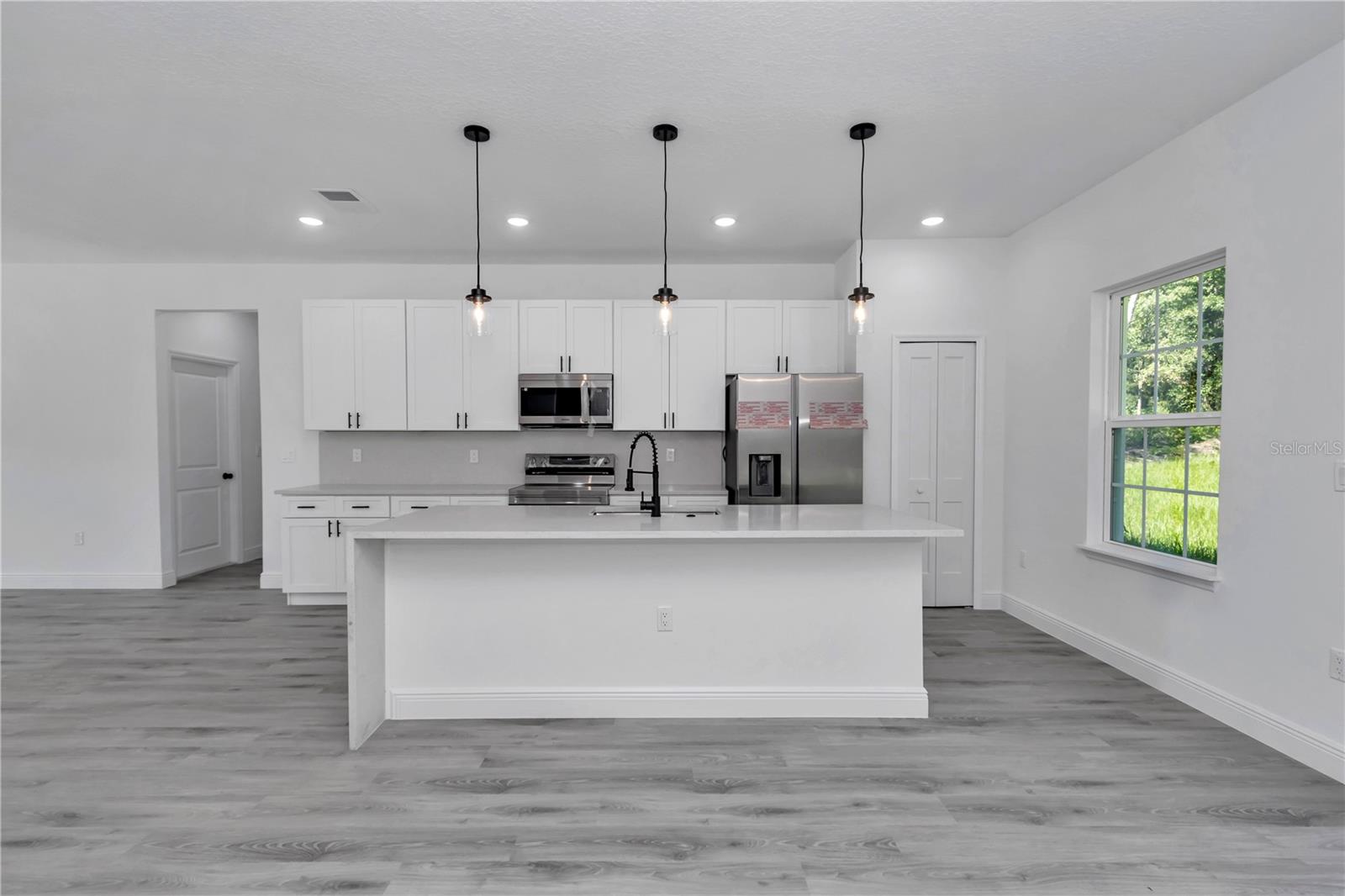 Listing photo id 14 for 9311 Sherman Drive