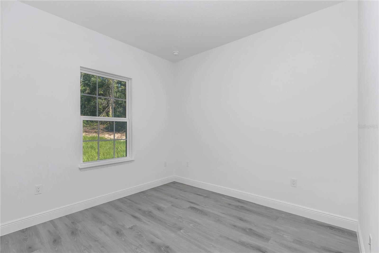Listing photo id 33 for 9311 Sherman Drive