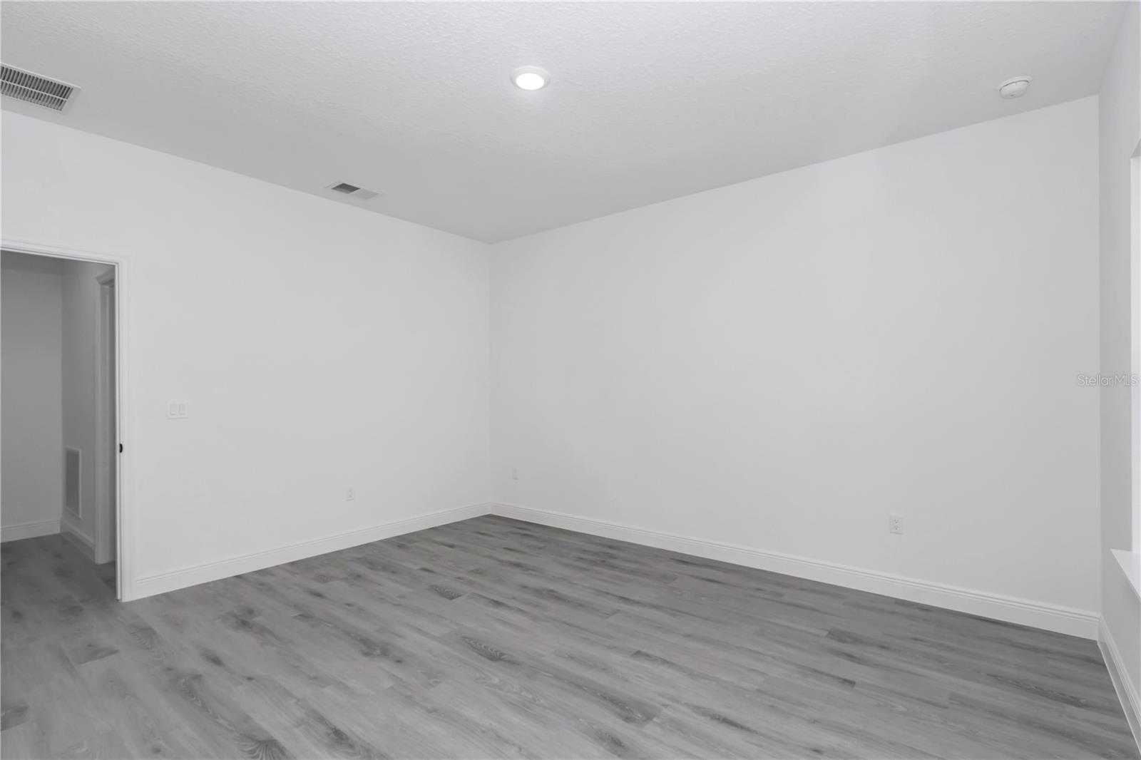 Listing photo id 37 for 9311 Sherman Drive