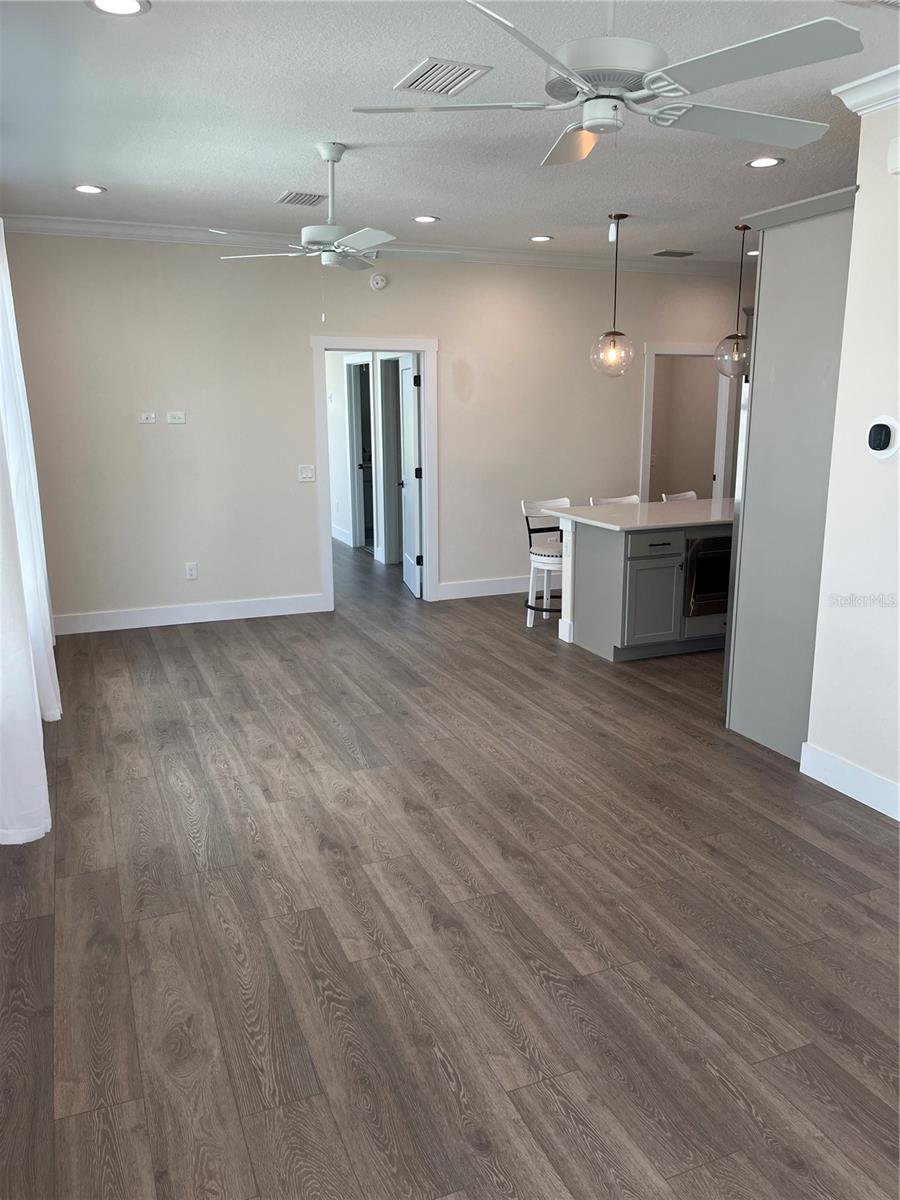 Image 2 of 18 For 12040 Lakeshore Way