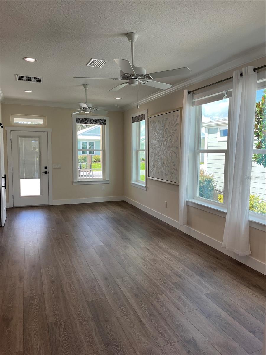 Image 8 of 18 For 12040 Lakeshore Way