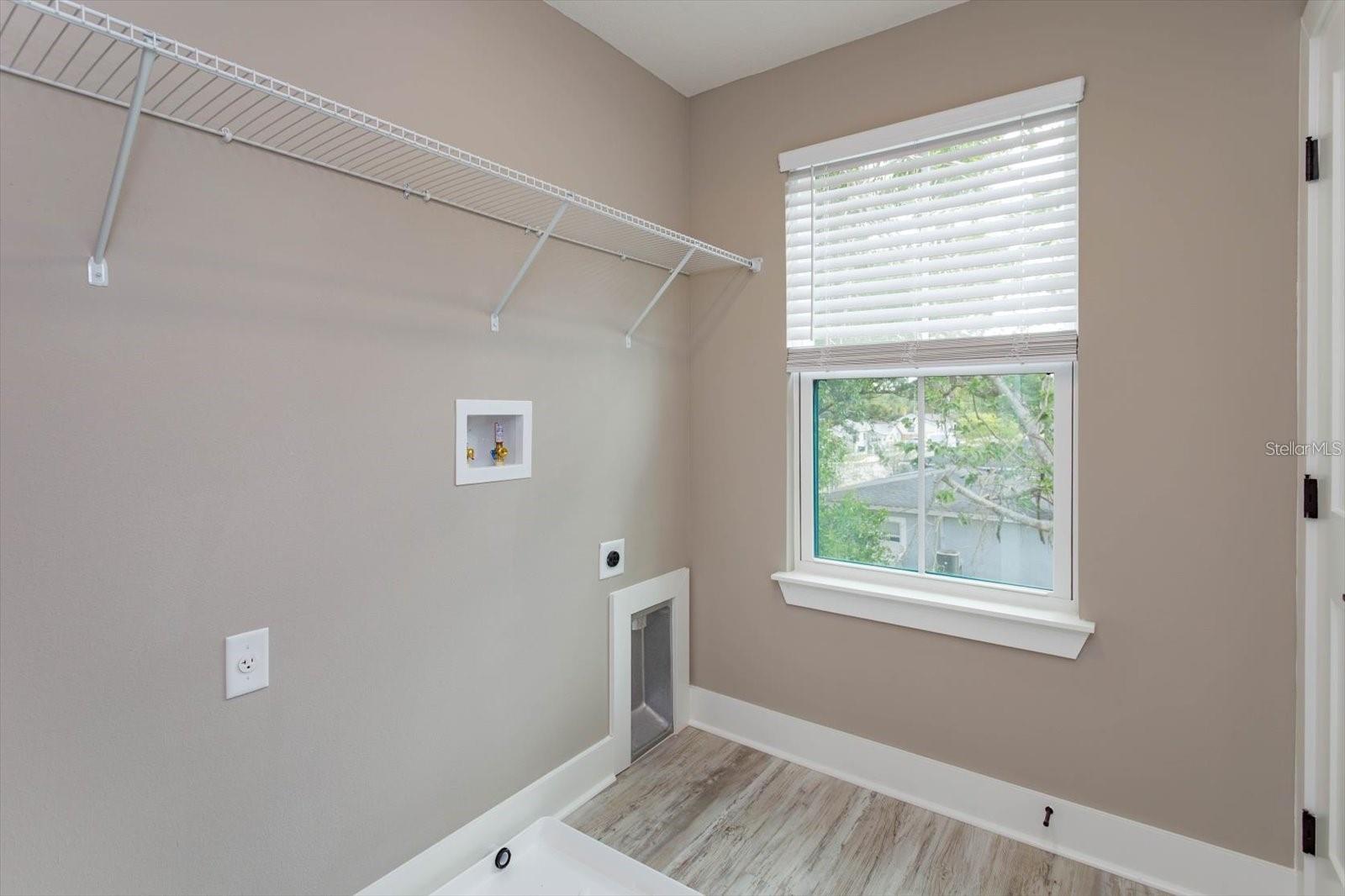 Image 7 of 28 For 1340 Crystal Lake Avenue E
