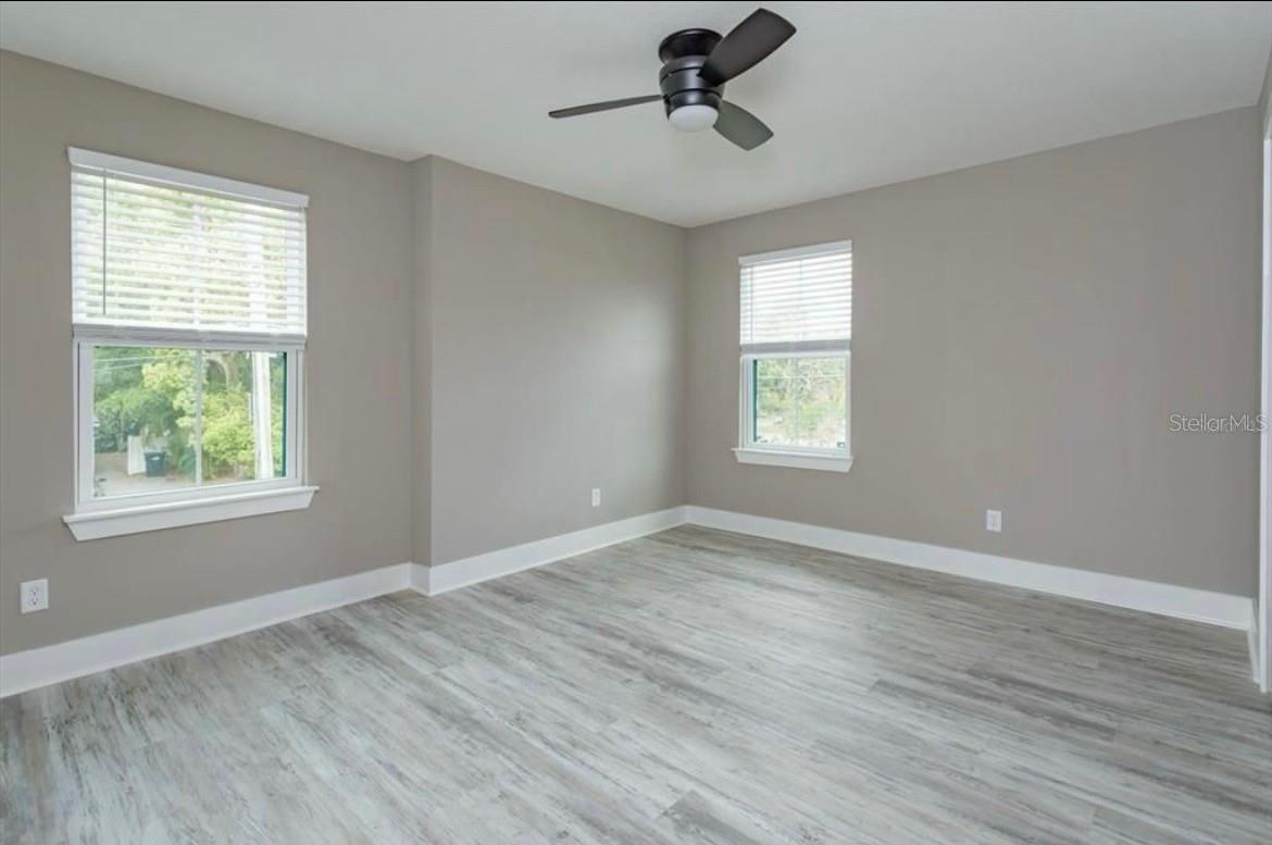 Image 17 of 29 For 1336 Crystal Lake Avenue E