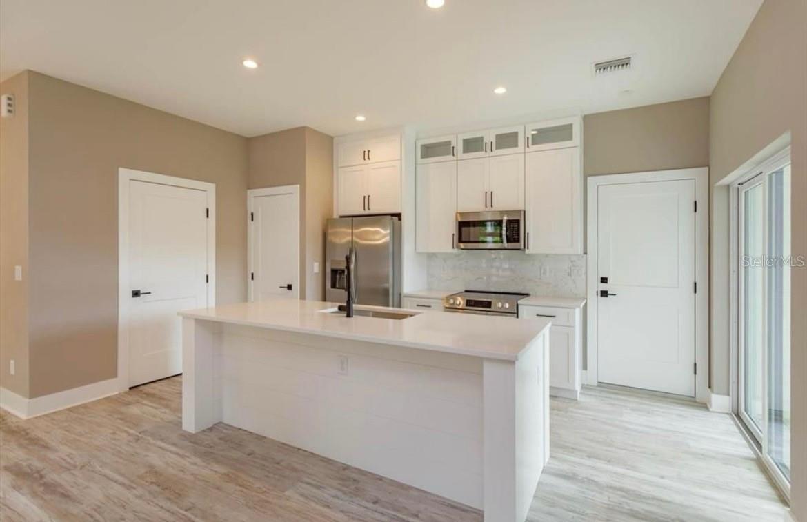 Image 22 of 29 For 1336 Crystal Lake Avenue E