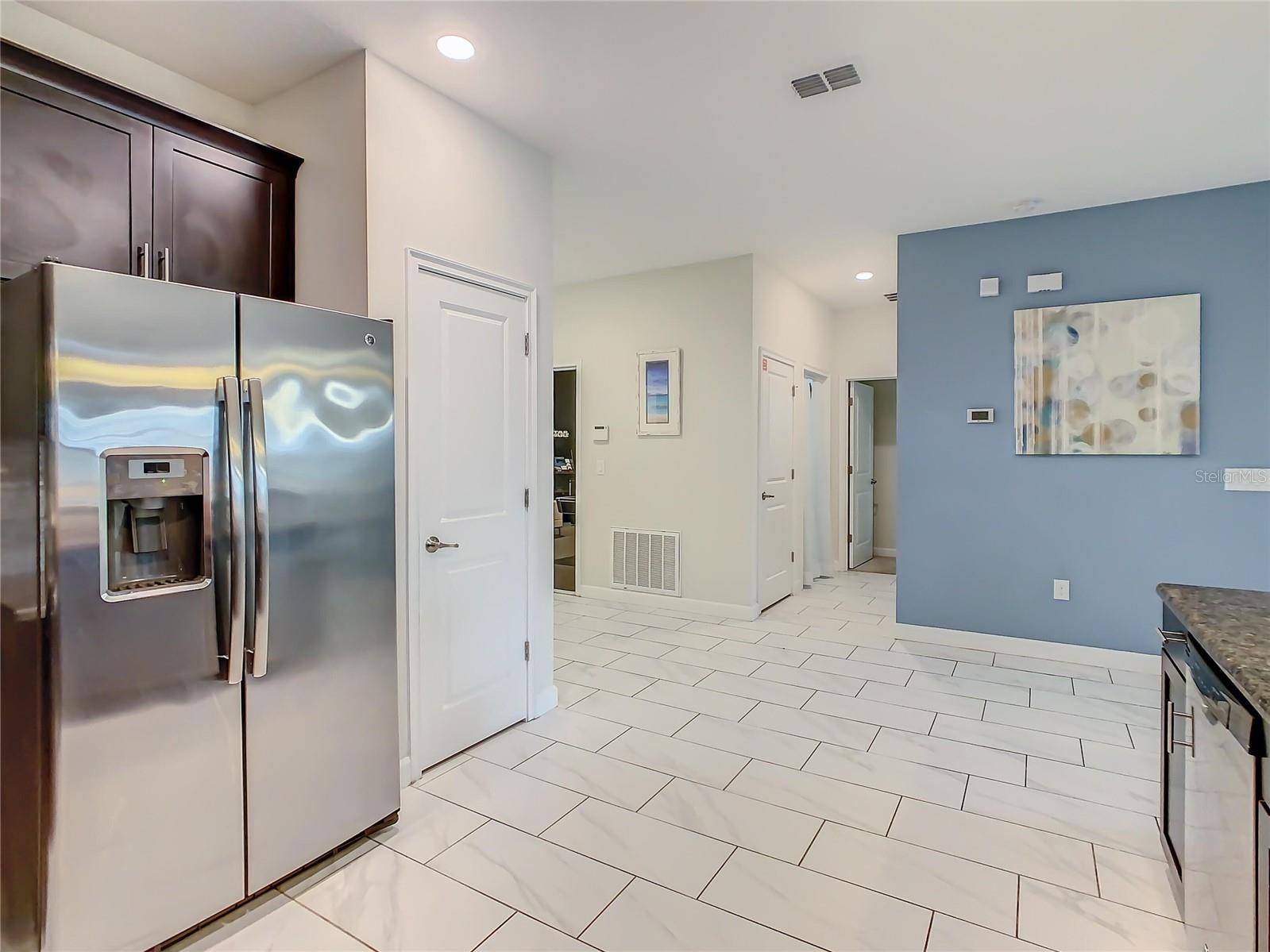 Image 18 of 19 For 1305 Divot Way