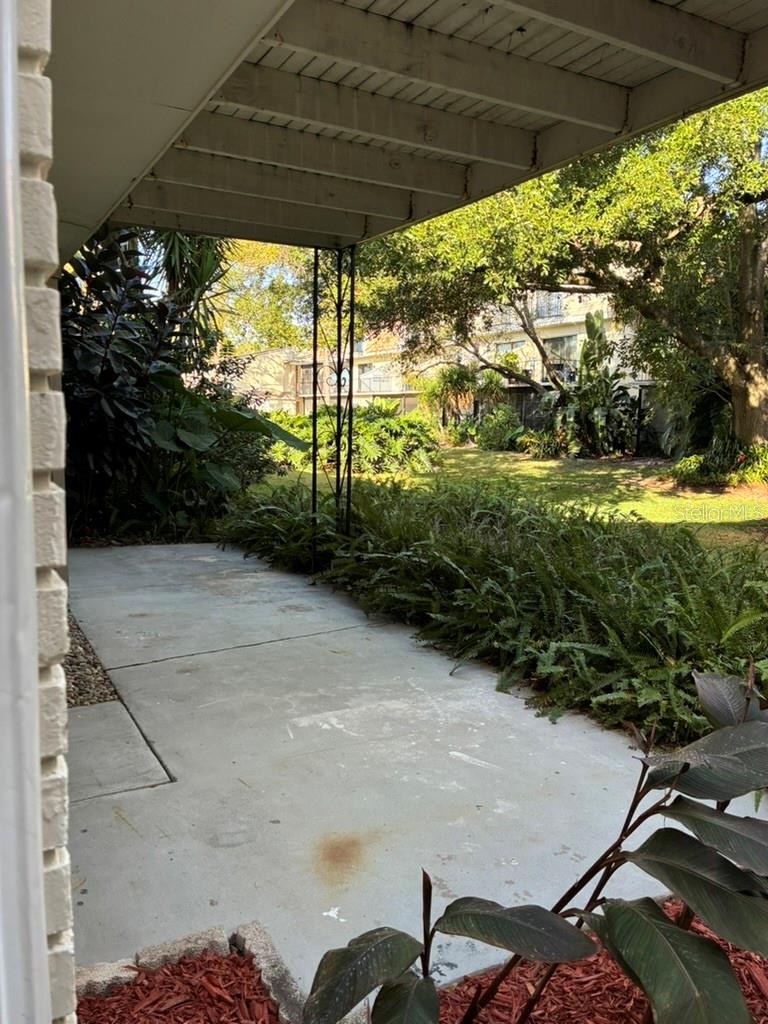 Image 19 of 36 For 5999 Village Circle 990