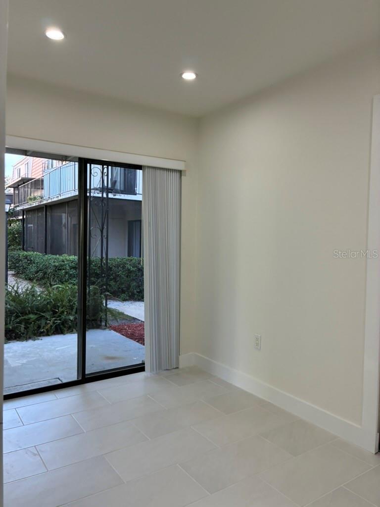 Image 20 of 36 For 5999 Village Circle 990