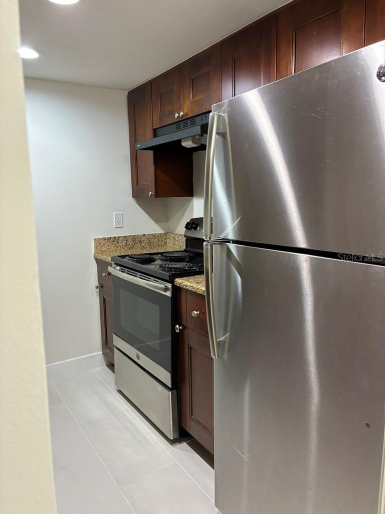 Image 24 of 36 For 5999 Village Circle 990